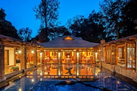 Restaurant by night, Arusha Coffee Lounge